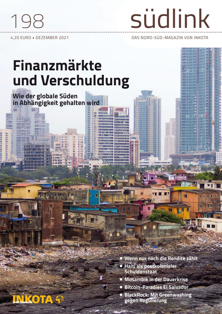 kleine bunte Häuschen ganz eng beisammen und dahinter riesenhohe Hochhäuser